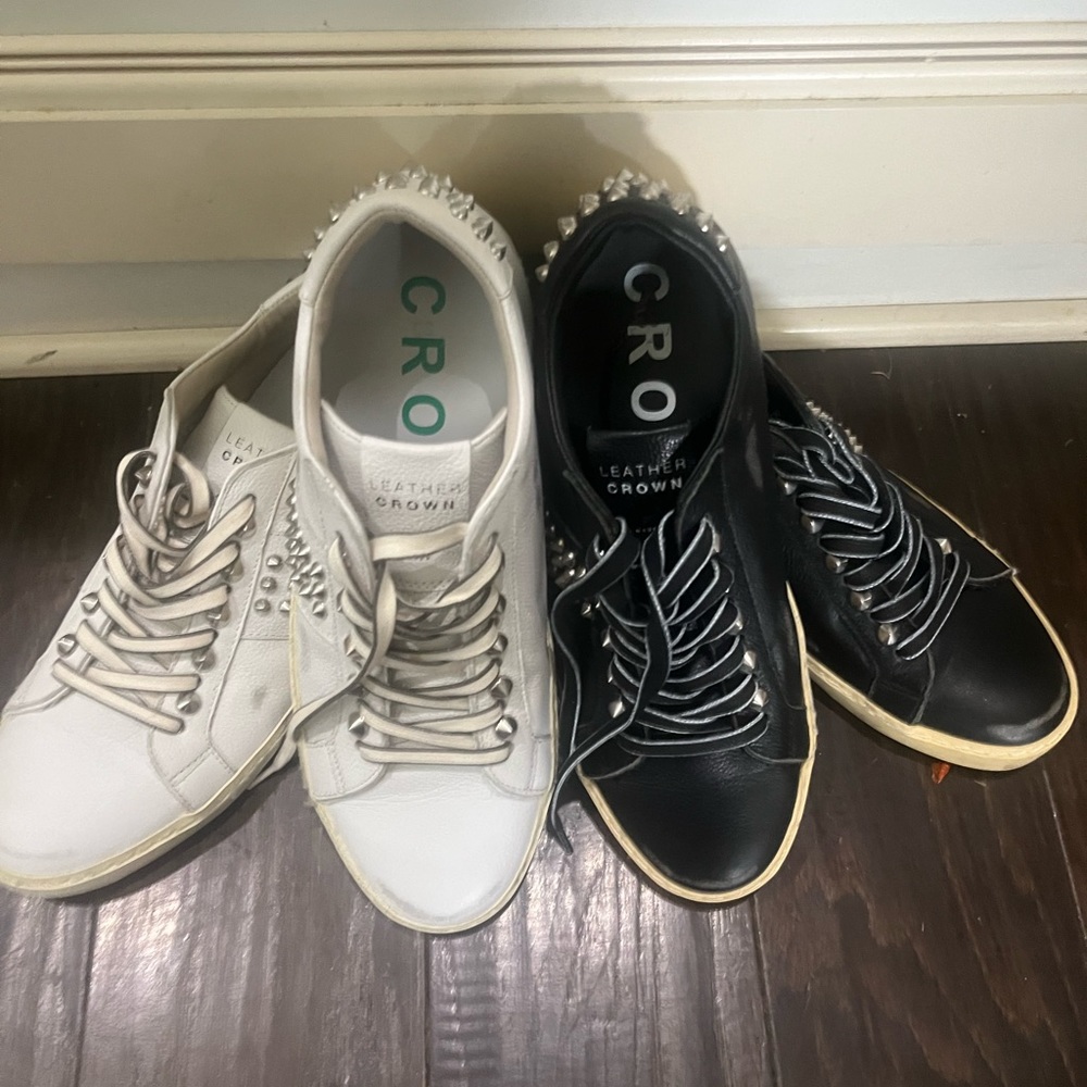 Black and white stud leather crown shoes